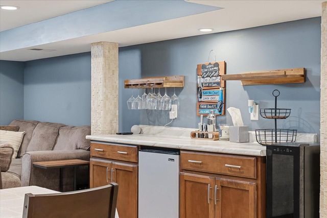 W150N8239 Saxony DRIVE, Menomonee Falls, WI 53051