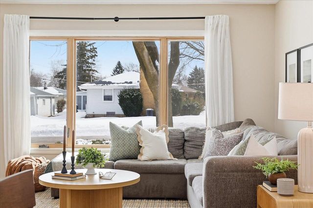 W150N8239 Saxony DRIVE, Menomonee Falls, WI 53051