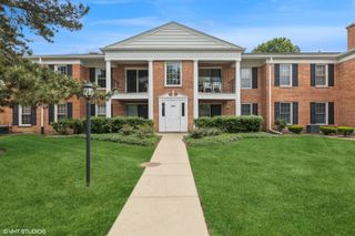 565 Shorely Drive 202, Barrington, IL 60010