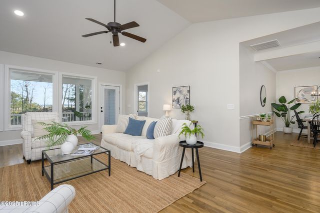8 River Drive, Lady's Island, SC 29907