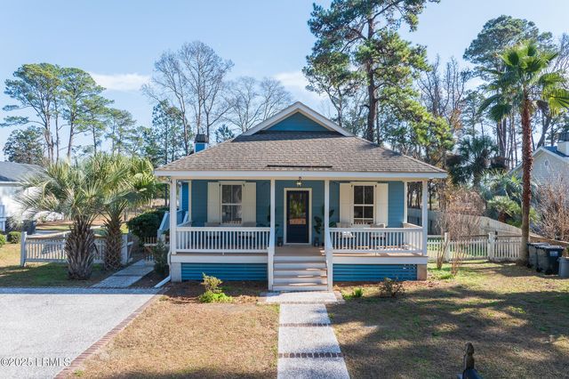 8 River Drive, Lady's Island, SC 29907