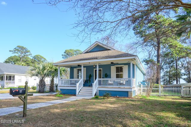 8 River Drive, Lady's Island, SC 29907