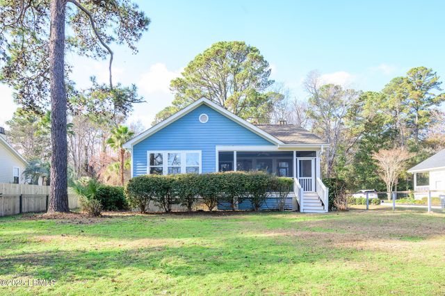 8 River Drive, Lady's Island, SC 29907