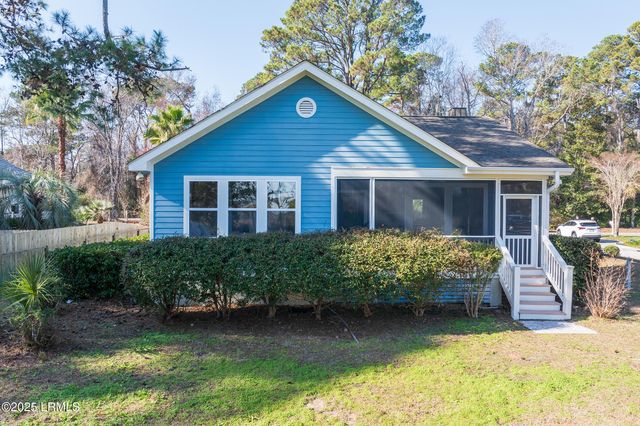 8 River Drive, Lady's Island, SC 29907