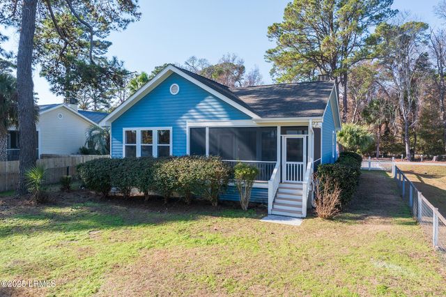 8 River Drive, Lady's Island, SC 29907
