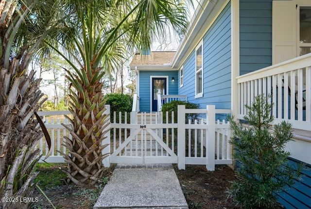8 River Drive, Lady's Island, SC 29907