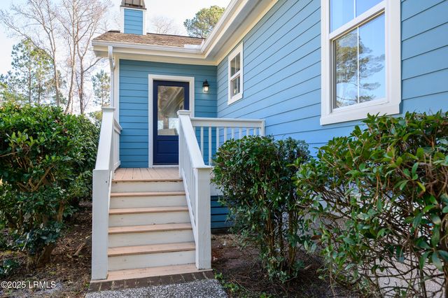 8 River Drive, Lady's Island, SC 29907