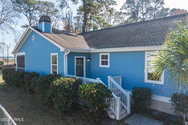 8 River Drive, Lady's Island, SC 29907