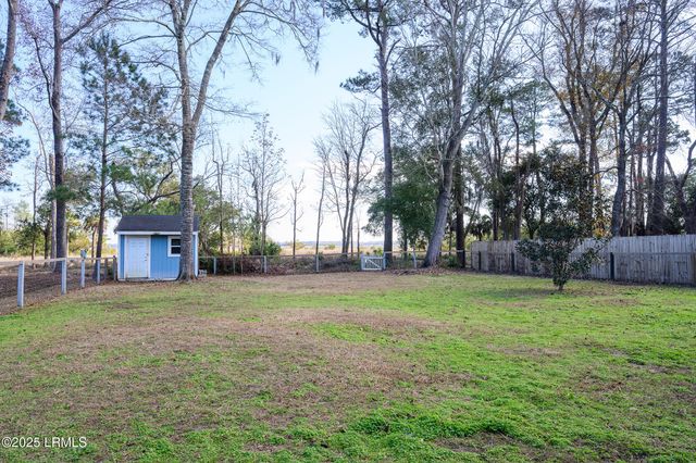 8 River Drive, Lady's Island, SC 29907