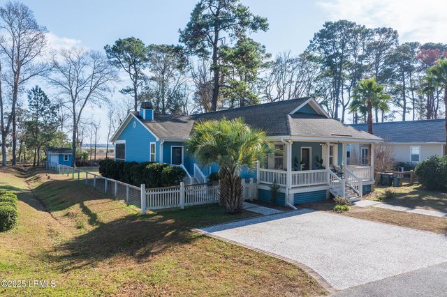 8 River Drive, Lady's Island, SC 29907