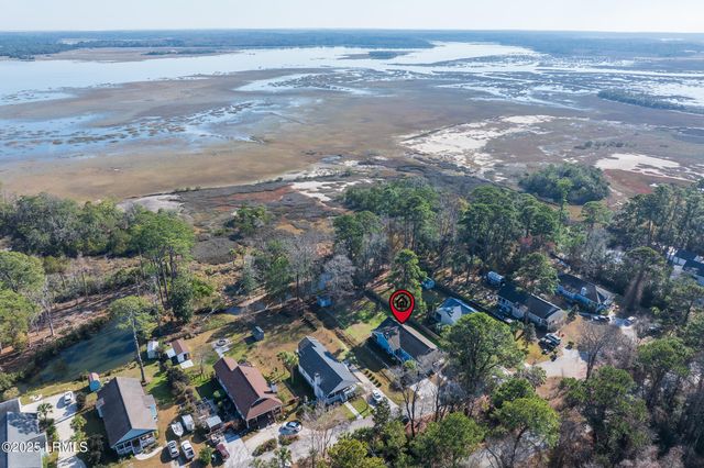 8 River Drive, Lady's Island, SC 29907