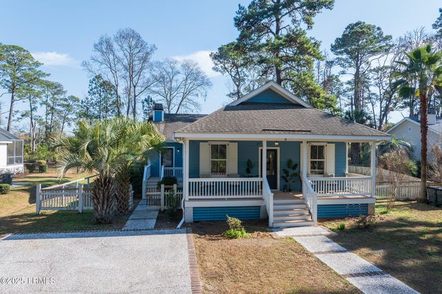 8 River Drive, Lady's Island, SC 29907