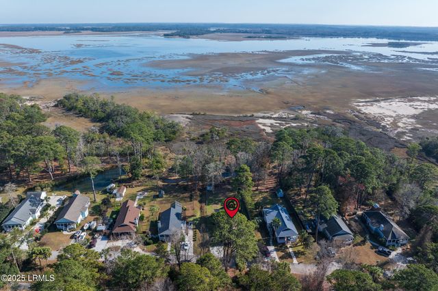 8 River Drive, Lady's Island, SC 29907