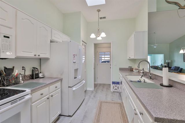 2414 OLD NANTUCKET COURT 57, Sun City Center, FL 33573