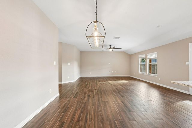 5012 Bayou Dr, Dickinson, TX 77539
