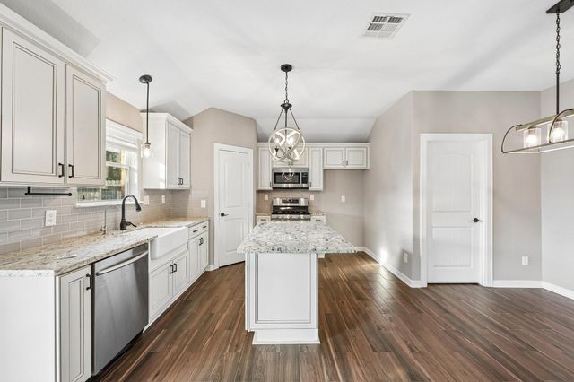 5012 Bayou Dr, Dickinson, TX 77539