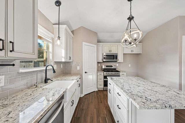5012 Bayou Dr, Dickinson, TX 77539