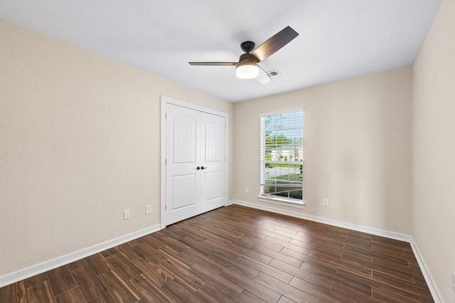 5012 Bayou Dr, Dickinson, TX 77539
