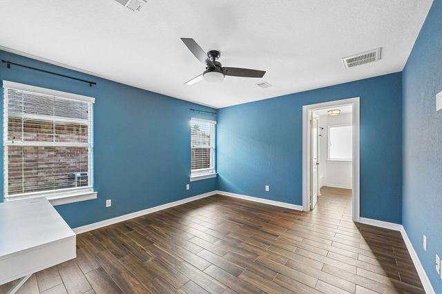 5012 Bayou Dr, Dickinson, TX 77539