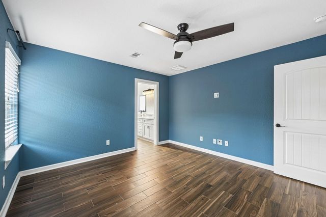 5012 Bayou Dr, Dickinson, TX 77539