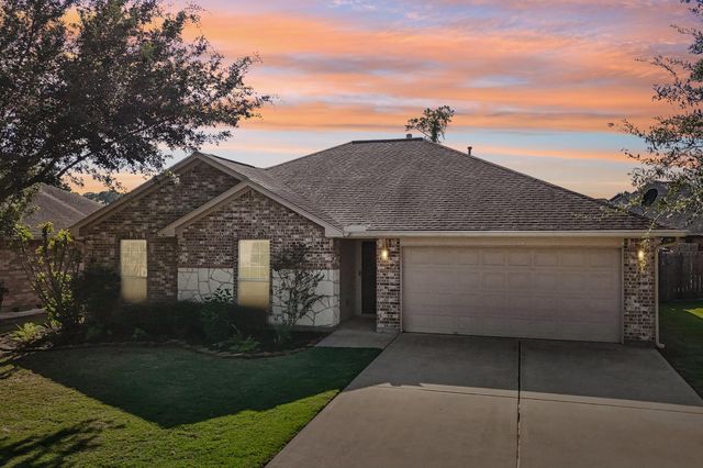 5012 Bayou Dr, Dickinson, TX 77539