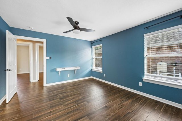 5012 Bayou Dr, Dickinson, TX 77539