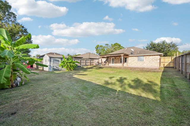 5012 Bayou Dr, Dickinson, TX 77539