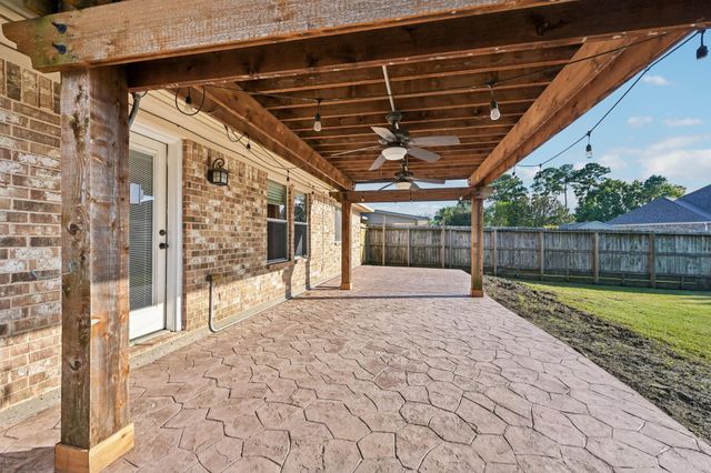 5012 Bayou Dr, Dickinson, TX 77539