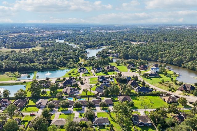 5012 Bayou Dr, Dickinson, TX 77539