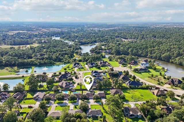 5012 Bayou Dr, Dickinson, TX 77539
