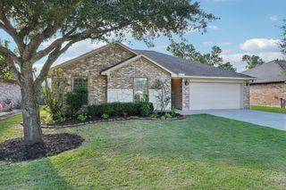 5012 Bayou Dr, Dickinson, TX 77539