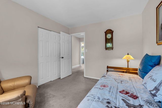 33 Mariners Cove, Freehold, NJ 07728