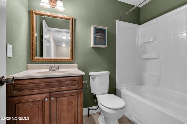33 Mariners Cove, Freehold, NJ 07728