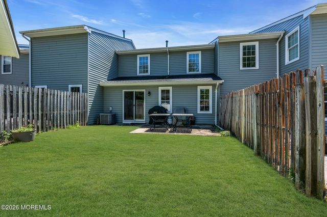 33 Mariners Cove, Freehold, NJ 07728