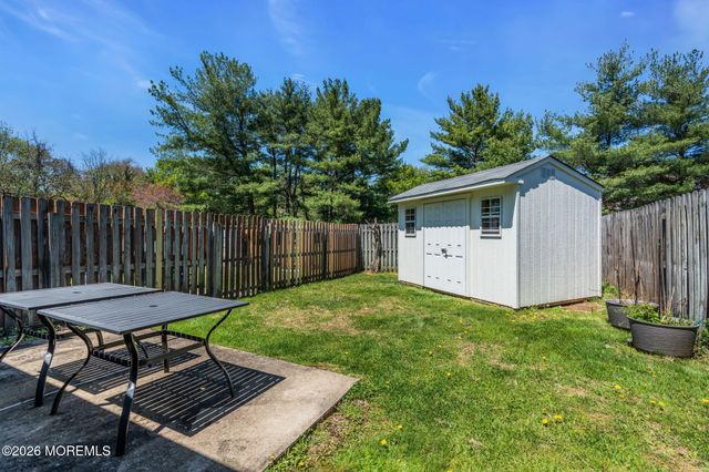 33 Mariners Cove, Freehold, NJ 07728