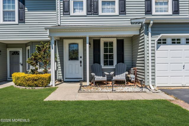 33 Mariners Cove, Freehold, NJ 07728