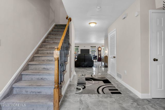 33 Mariners Cove, Freehold, NJ 07728