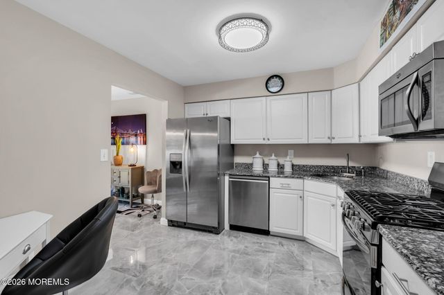 33 Mariners Cove, Freehold, NJ 07728