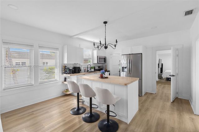 2811 SW 17th St, Miami, FL 33145