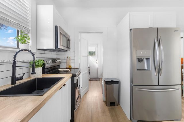 2811 SW 17th St, Miami, FL 33145