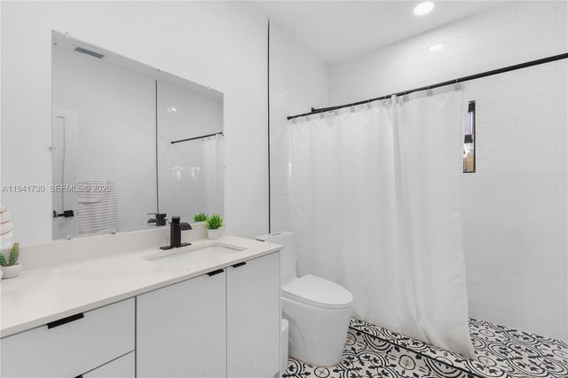 2811 SW 17th St, Miami, FL 33145