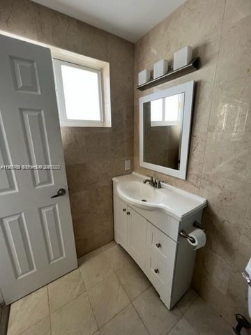 462 Golden Isles Dr 202, Hallandale Beach, FL 33009