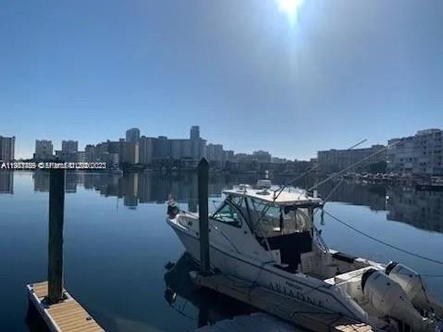 462 Golden Isles Dr 202, Hallandale Beach, FL 33009