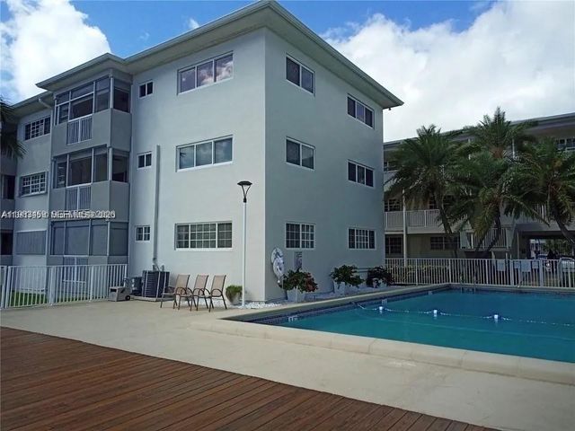 462 Golden Isles Dr 202, Hallandale Beach, FL 33009