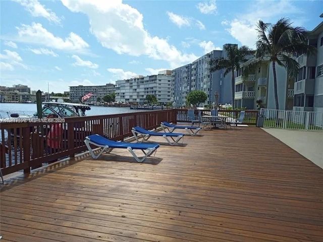 462 Golden Isles Dr 202, Hallandale Beach, FL 33009