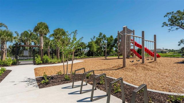 10424 CURVING CREEK LOOP, Parrish, FL 34219