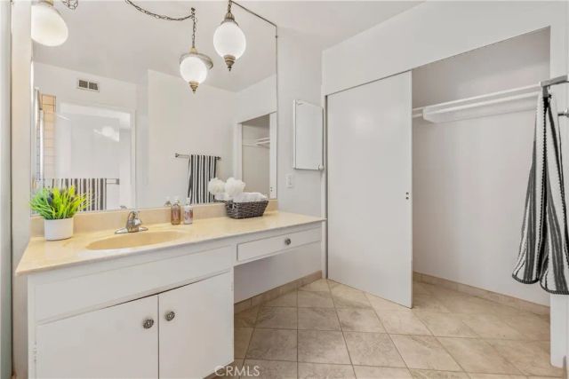 19221 Benfield, Cerritos, CA 90703