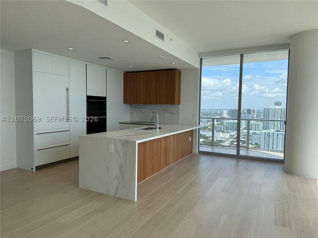 1400 Biscayne Blvd 3506, Miami, FL 33132