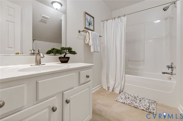 14460 Woodleigh Dr, Chester, VA 23831