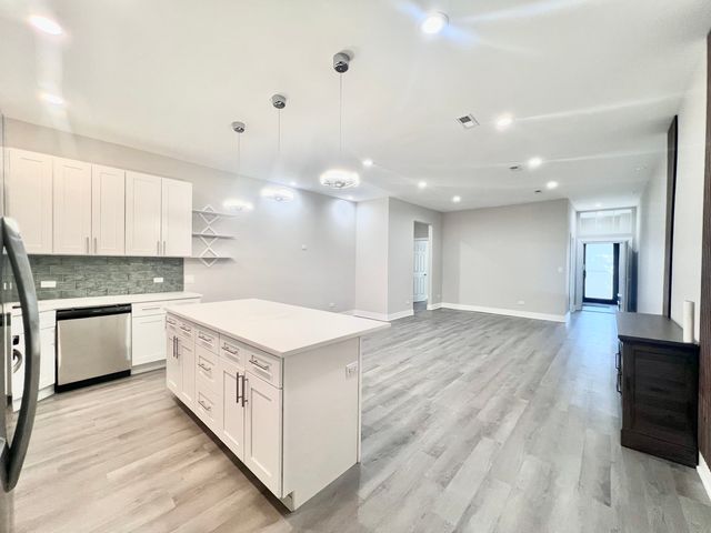 5549 N Lincoln Avenue 1, Chicago, IL 60625